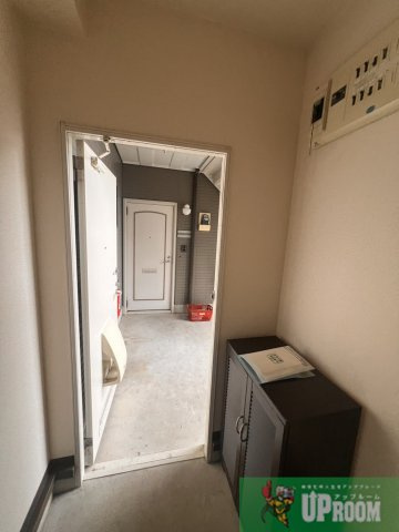 アーバン元郷 B棟の玄関