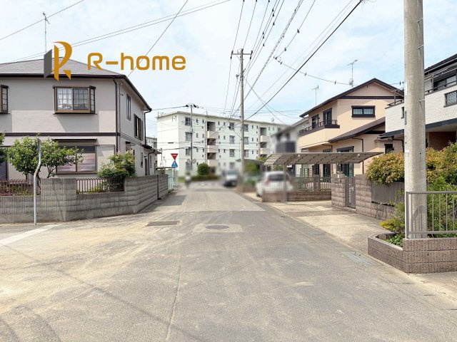 取手市井野8期　新築戸建て　2号棟の前面道路含む現地写真|『今から見たい！』大歓迎です♪
お気軽にＲ－ｈomeまでお問い合わせください。