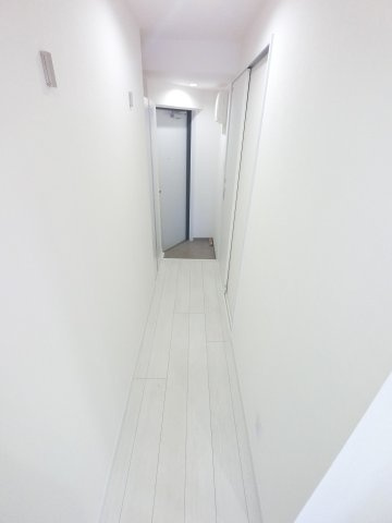 ウィンドワード市川の玄関