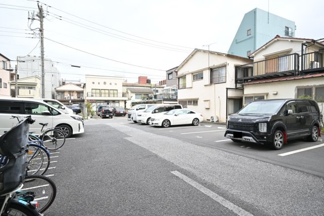 成加パラシオンの駐車場