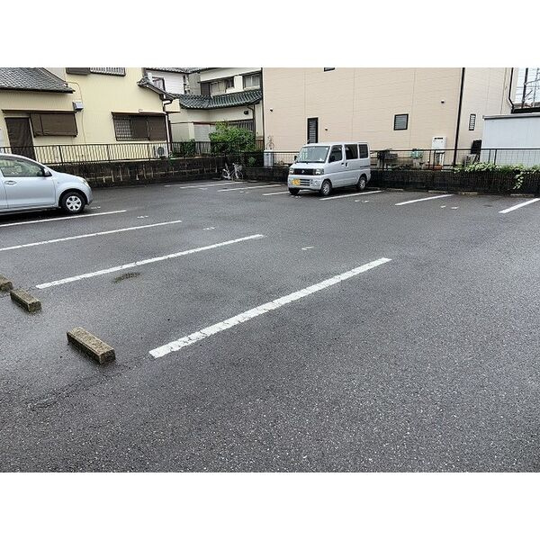 司コーラスの駐車場