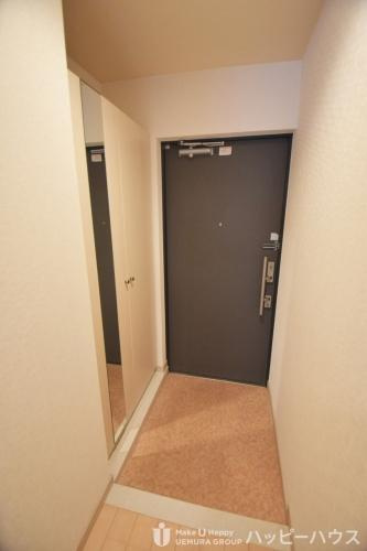 露切ハイツの玄関