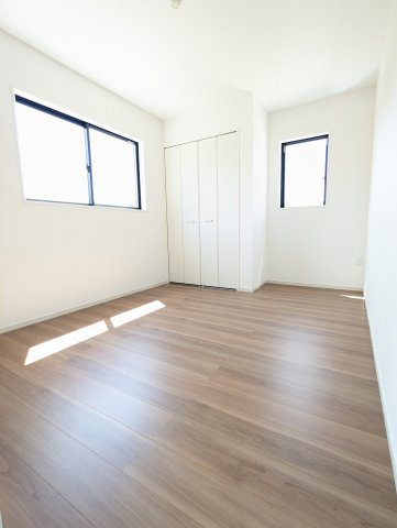ひたちなか市市毛　4期の洋室|リビング隣の洋室は、来客用やお子様との遊ぶスペースにぴったりです