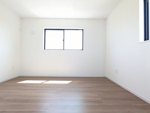 ひたちなか市市毛　4期の洋室|洋室の写真です。フローリングの部屋は家具やインテリアともマッチしてお洒落感が出やすく身の周りの整理がしやすく魅力的です～♪