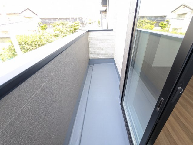 ひたちなか市市毛　4期のバルコニー|バルコニーで見る景色は眺めが良く、晴れた日はたくさんの洗濯を干すことが出来ます。