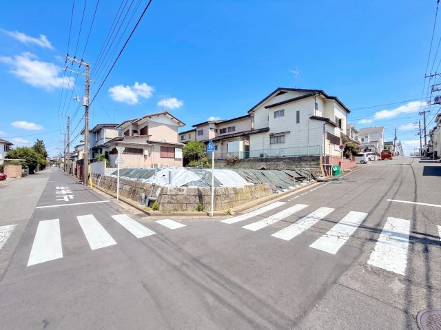 保土ヶ谷区権太坂1丁目　売地の前面道路含む現地写真|◆前面道路も幅員があり車の運転も安心！前面道路は閑静な住宅地。車通りの少ない道路です。お子様にも安心です。