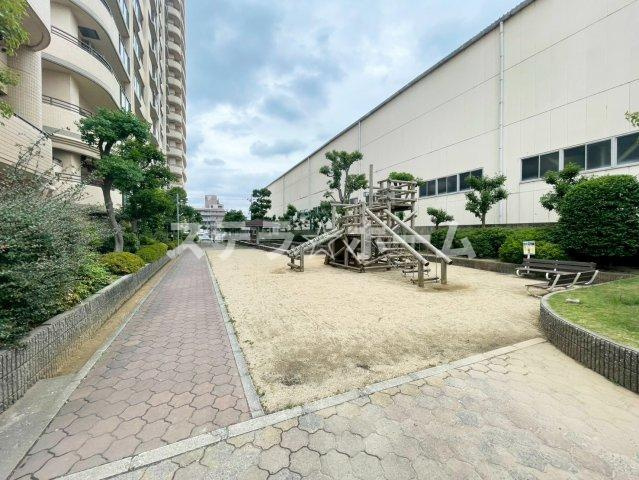 シャトーサンパークスクエアのその他|敷地内に公園もございます