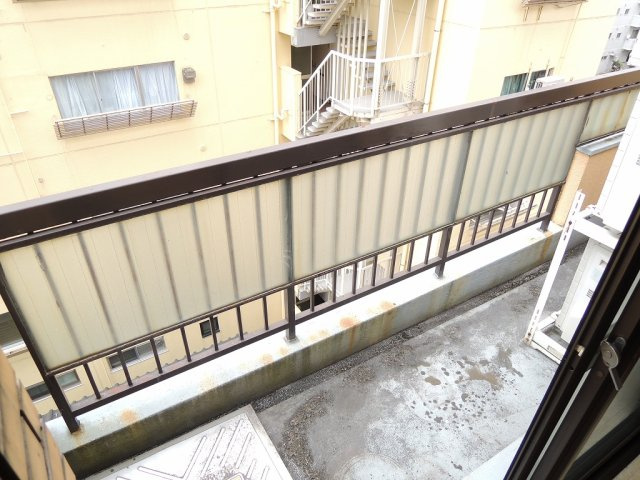 千石片岡ビルのバルコニー