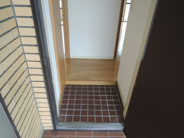 千石片岡ビルの玄関