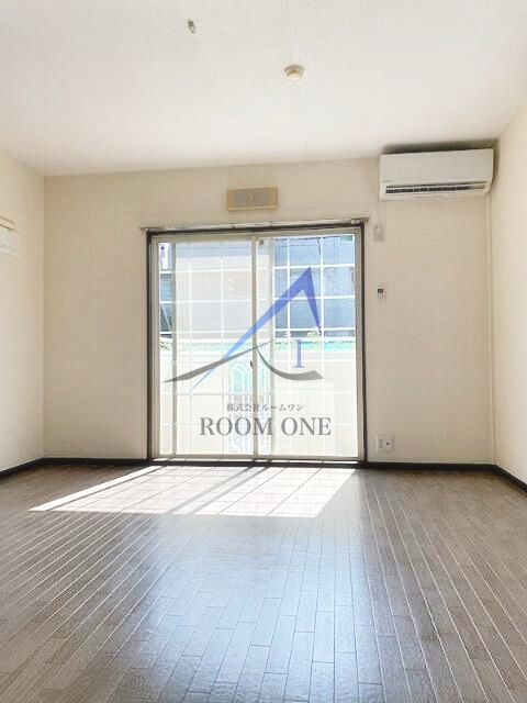 ウィング１  の居間・リビング|洋室のお部屋です。