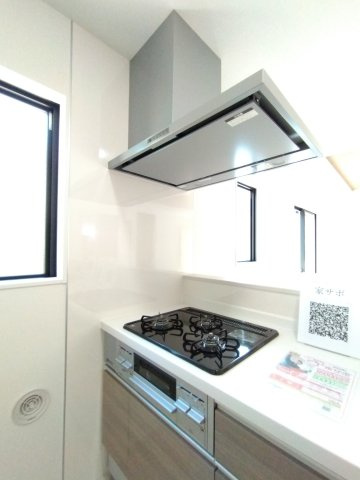 ひたちなか市市毛　4期のキッチン|キッチンの写真です。三口コンロでお料理もスムーズ！時短家事に繋がり～家事もラク～！！