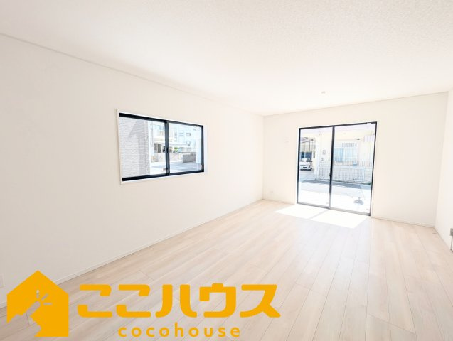 中城村北浜第4　新築戸建て　全5棟　4号棟の居間・リビング|【施工例】※同施工の別物件写真