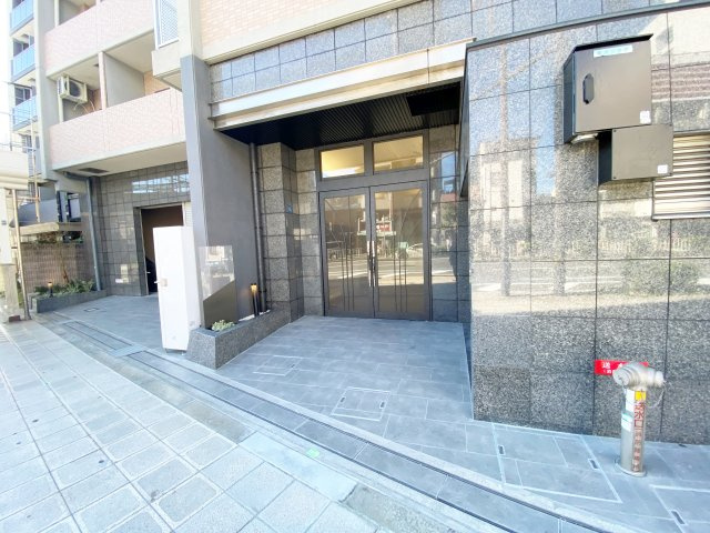 フロンティアタワー九条Ⅲのエントランス