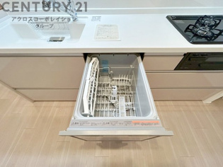 手洗いに比べて時間や労力を節約できることです。また、高温のお湯で洗浄されるため、雑菌や細菌を殺菌する効果もあります。さらに、乾燥機能があるため、手で拭く手間も省け衛生的に保管できます。