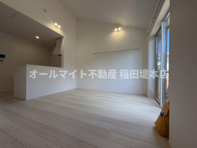 川崎市多摩区栗谷４丁目のアパートの居間・リビング