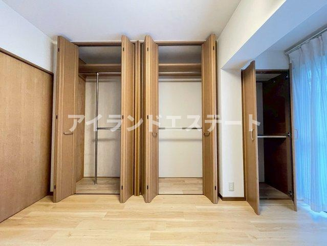 下馬ヨークス　3方角住戸　専用庭　オール電化の収納