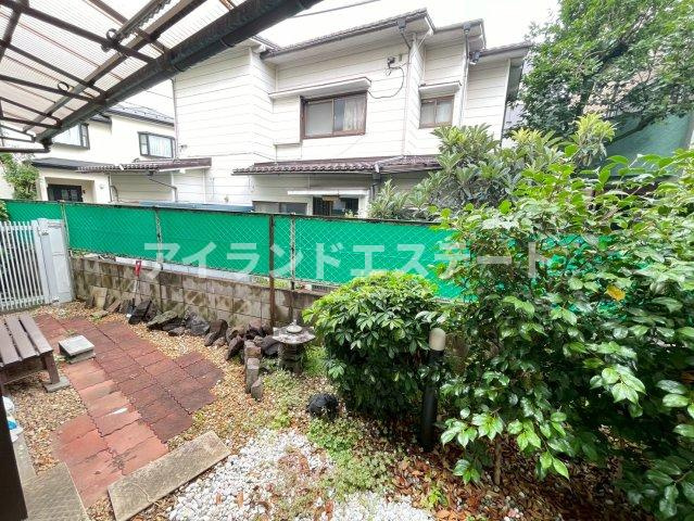 下馬ヨークス　3方角住戸　専用庭　オール電化の庭