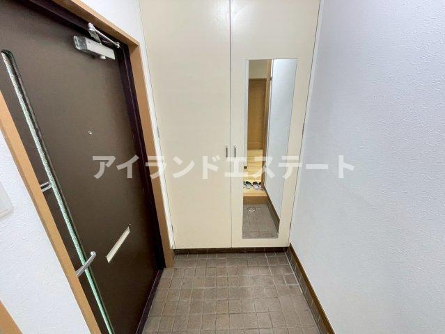 下馬ヨークス　3方角住戸　専用庭　オール電化の玄関