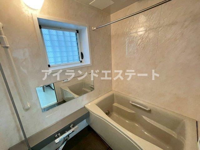 下馬ヨークス　3方角住戸　専用庭　オール電化の浴室