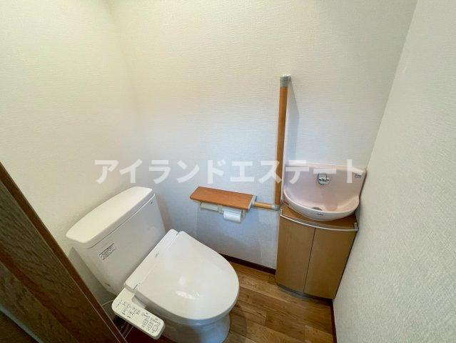 下馬ヨークス　3方角住戸　専用庭　オール電化のトイレ