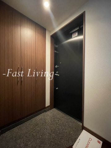 パークキューブ春日安藤坂の玄関