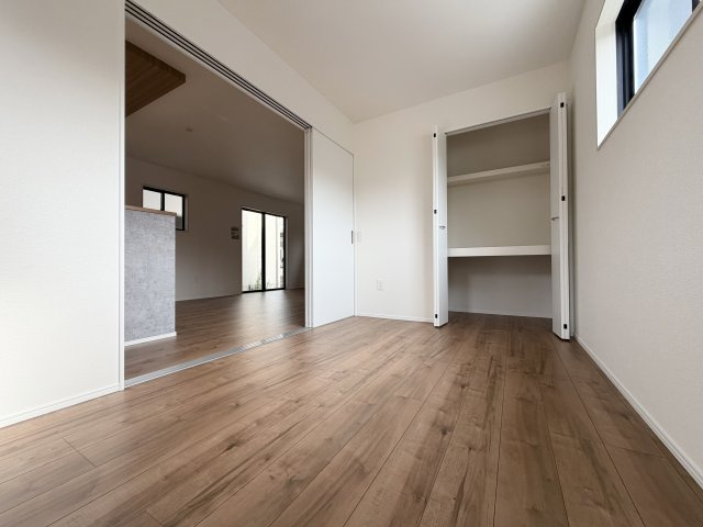 【内装】 | よかタウン倉敷市茶屋町1期 (全1棟) | 1階洋室(5.0帖)