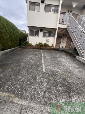 コーポ幸の駐車場