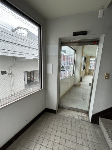 片岸ビルのロビー