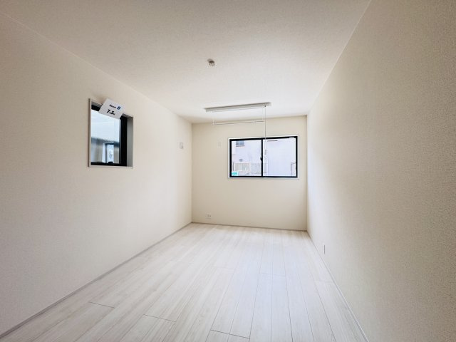 三郷市東町新築戸建（東町７期）の寝室|7.5帖寝室・室内物干しつき