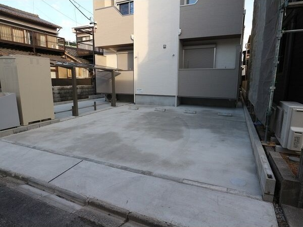 GRANDTIC志賀本通南の駐車場