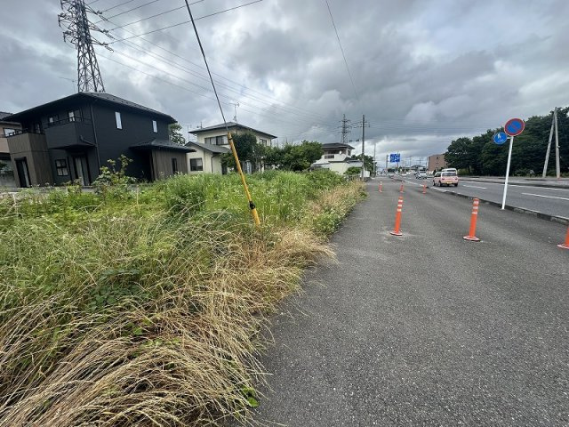 【前面道路含む現地写真】