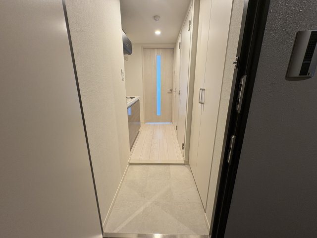 ケイディーエックスレジデンス原木中山の玄関