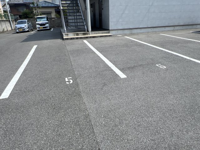姫路市広畑区蒲田のハイツの駐車場