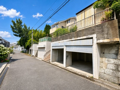 【前面道路含む現地写真】 | ◆南区六ツ川2丁目　建築条件無し売地◆ | ◆前面道路も幅員があり車の運転も安心！前面道路は閑静な住宅地。車通りの少ない道路です。お子様にも安心です。