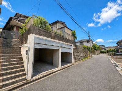 【前面道路含む現地写真】 | ◆南区六ツ川2丁目　建築条件無し売地◆ | ◆住宅ローンのご相談や周辺環境のご案内も含め、ローンに詳しい、地元に詳しいスタッフがお出迎えさせていただきます。お気軽にご相談ください。