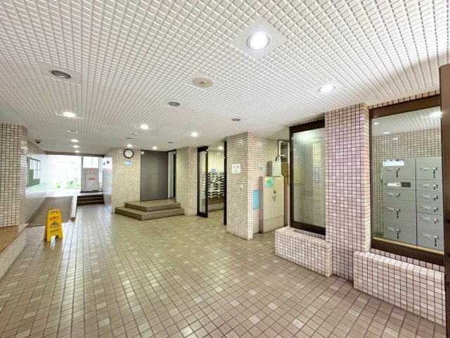 グリーンパーク大宮１号棟のエントランス|エントランスホール