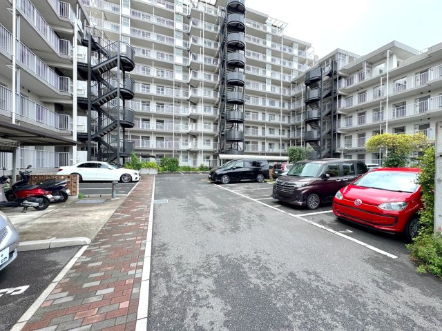 グリーンパーク大宮１号棟の駐車場|平面駐車場