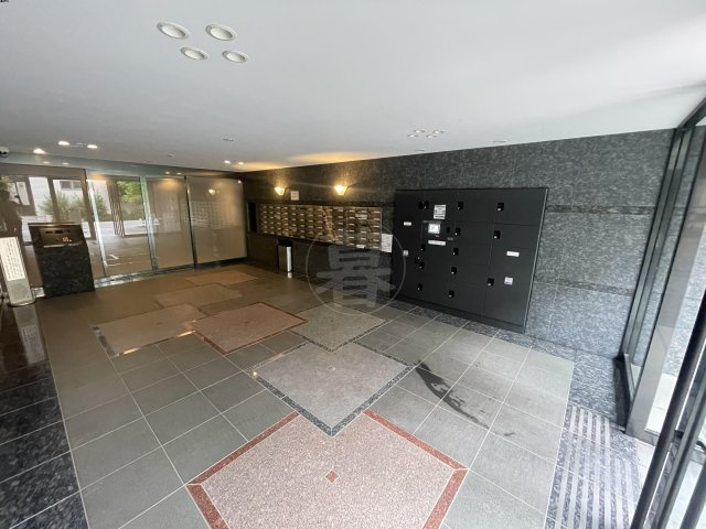 ルーブル大鳥居伍番館 のエントランス