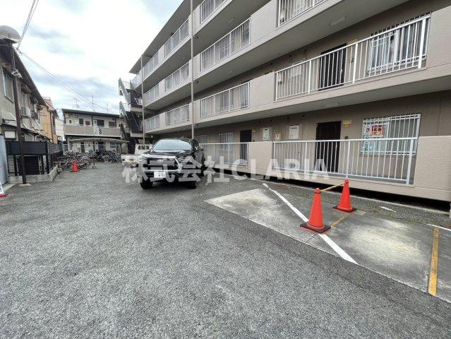 新森サニーガーデンの駐車場