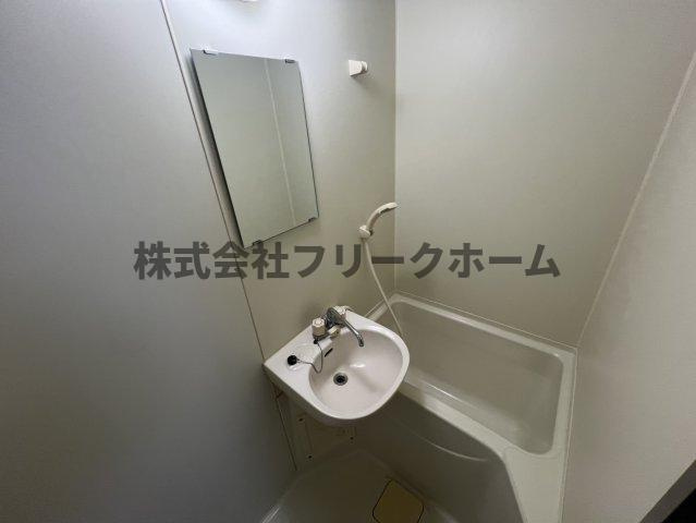 小金井市本町１丁目の賃貸マンションの浴室