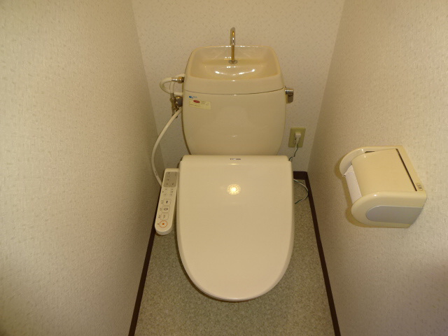 姫路市東延末４丁目の賃貸マンションのトイレ