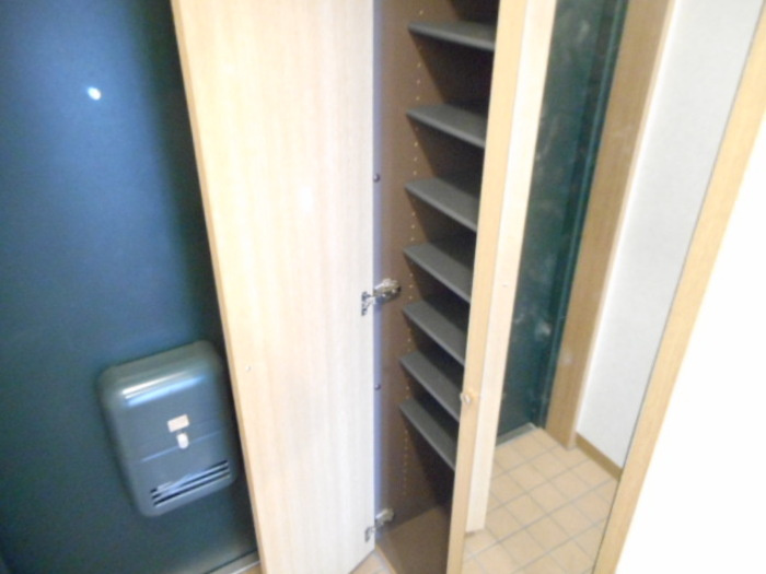 クレスタ妙典の玄関