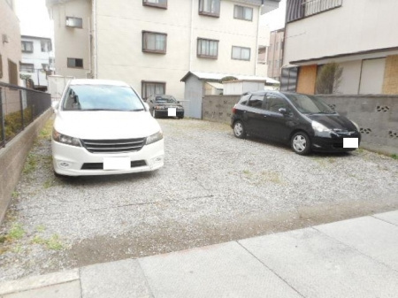 クレスタ妙典の駐車場
