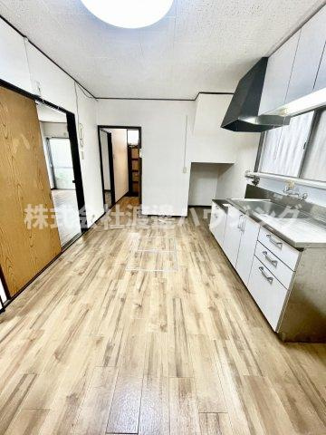 片山町1丁目貸家の居間・リビング