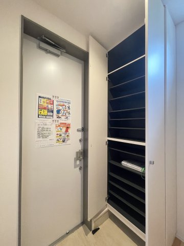 サクラコート玉川台の玄関