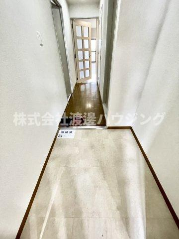 アラメダ江坂の玄関