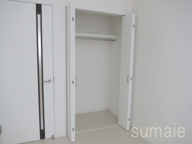パインヒル市川の収納|お洋服も掛けられるレール付きのクローゼットです♪