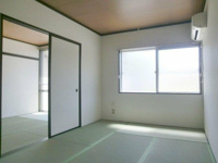 南向きの明るい和室です。