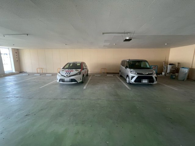 蒲郡市三谷北通　貸店舗の駐車場
