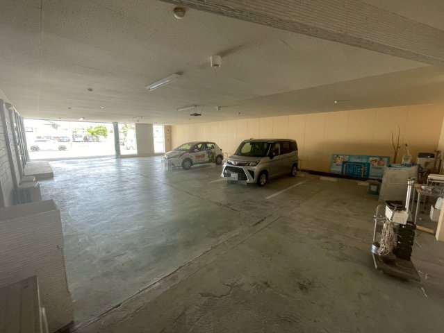 蒲郡市三谷北通　貸店舗の駐車場